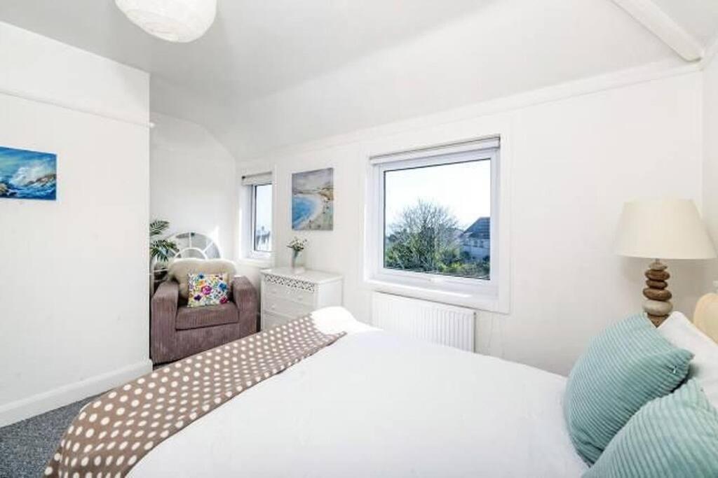 Sunrise! ~ 2 Bedrooms, Garden, Parking, Sea Views St Ives Exteriér fotografie