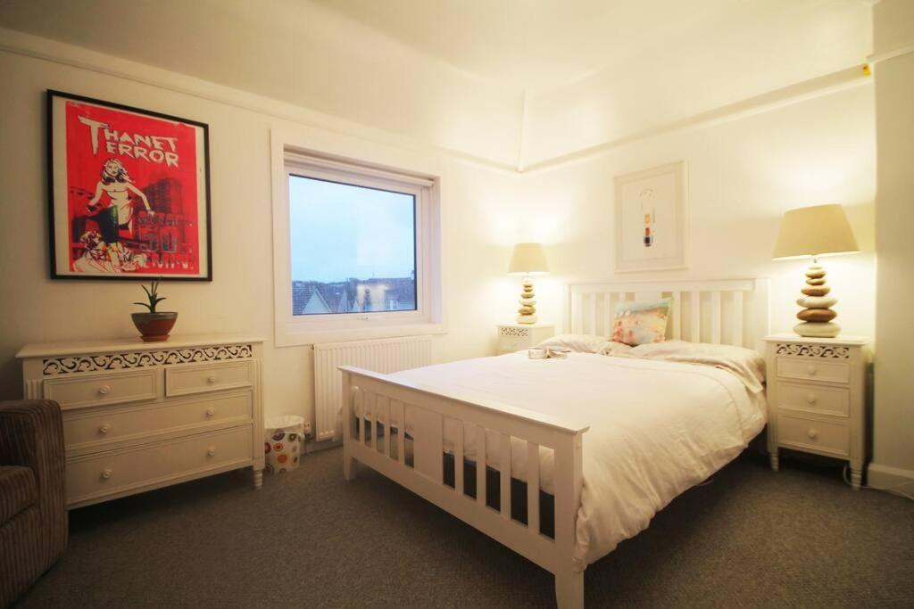 Sunrise! ~ 2 Bedrooms, Garden, Parking, Sea Views St Ives Exteriér fotografie